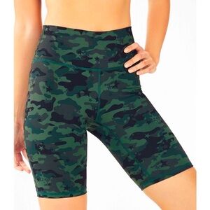 Fabletics Powerhold large army design yoga shorts. High-waisted!